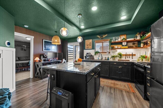 Building Photo - Perfect Location 3 Bed 2 Bath Home with SO...