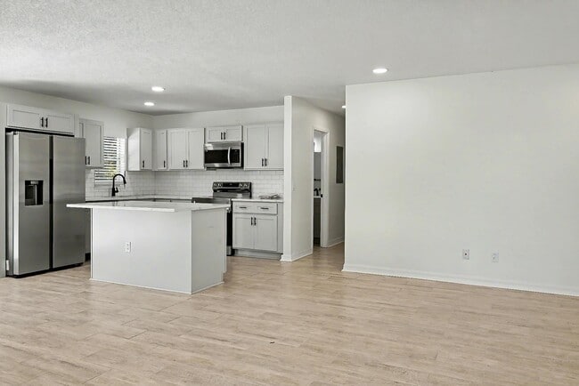 Building Photo - 235 Boulevard Des Pins