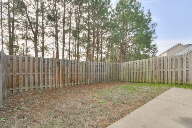 Building Photo - 3 Bedroom 2.5 Bath Townhouse