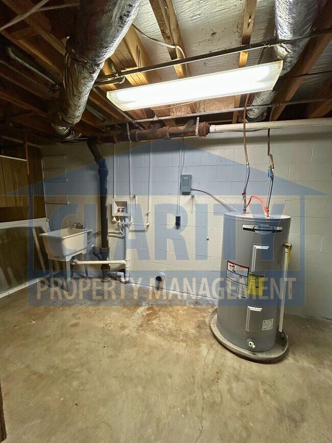 Building Photo - Three bedroom home w/ lots of storage!