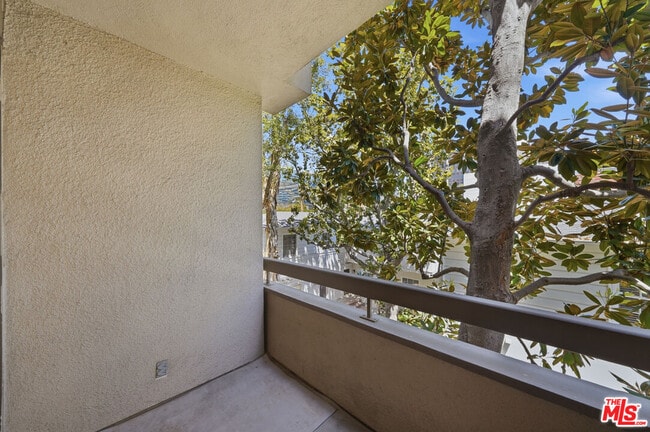 Building Photo - 141 S Linden Dr