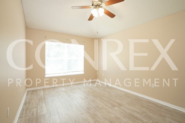 Building Photo - Outstanding 3 Bedroom Home in GREAT LOCATION!