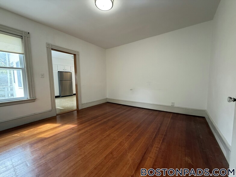 Building Photo - 80 Curtis St