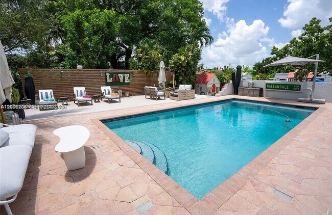 Building Photo - 31 SW 6th St