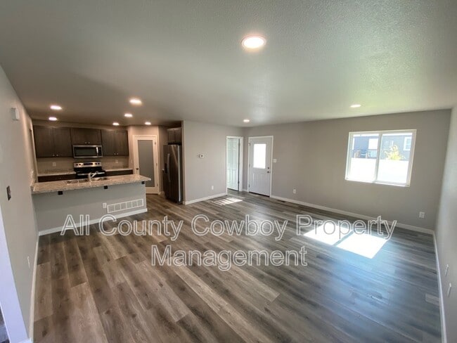 Building Photo - 4521 E Bobolink Ln