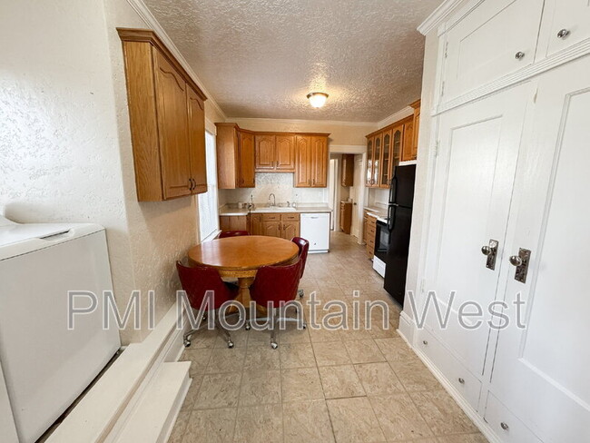 Building Photo - 163 S 200 E