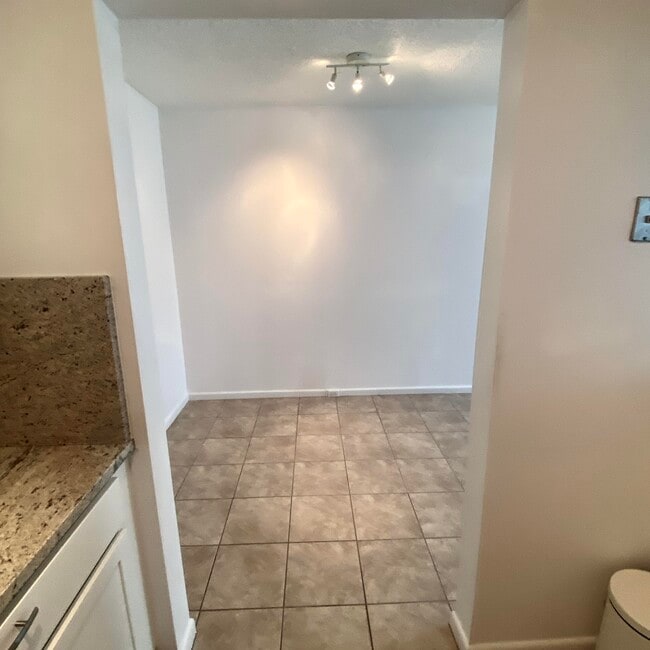 Building Photo - 286 Tilford N