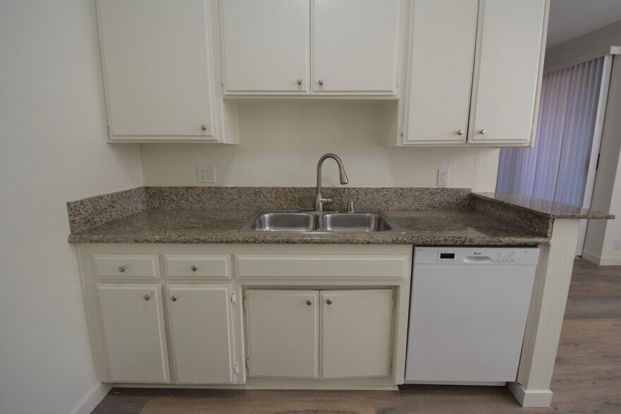 Building Photo - 11107 La Maida St
