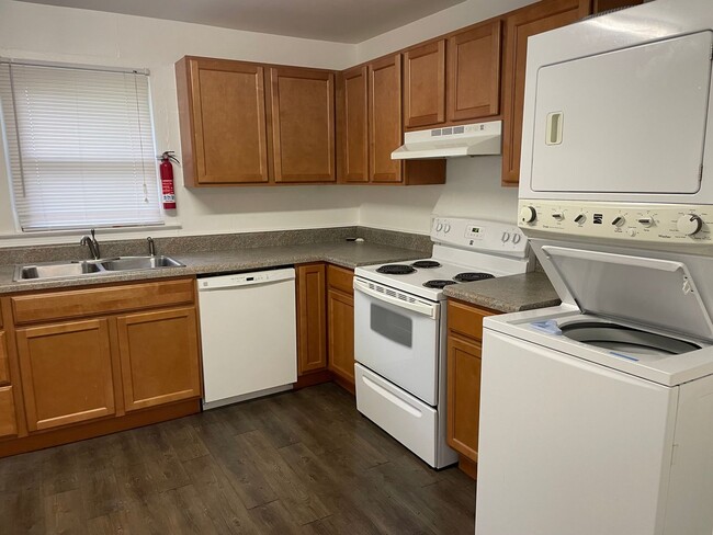 Building Photo - Adorable 2BR Home with Rocking Chair Front...