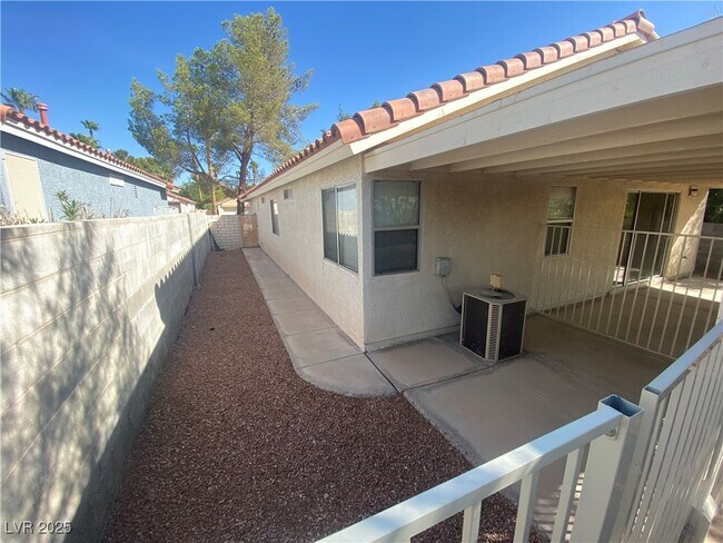 Building Photo - 8436 Palmada Dr