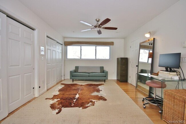 Building Photo - 117 Seven Hills Lake Dr