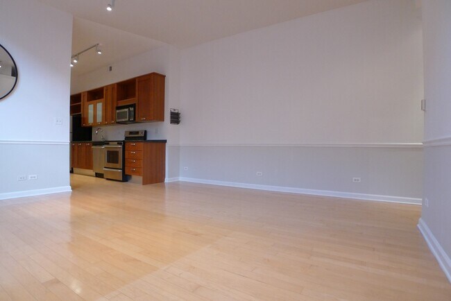 Building Photo - 807 Church St