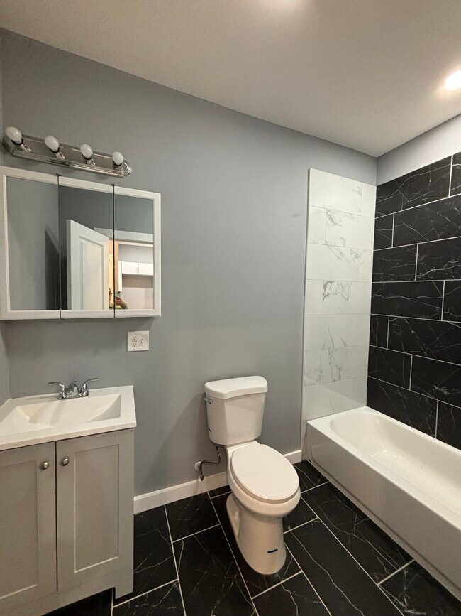 Building Photo - 812 Clinton Ave