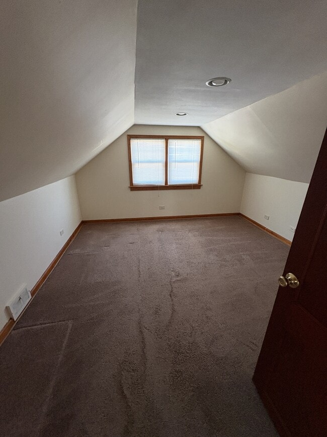 Building Photo - 701 Brooke Ave