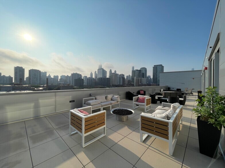 Building Photo - 334 W Schiller St