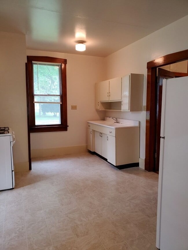 Building Photo - Beautiful 2 Bed 1 Bath Home