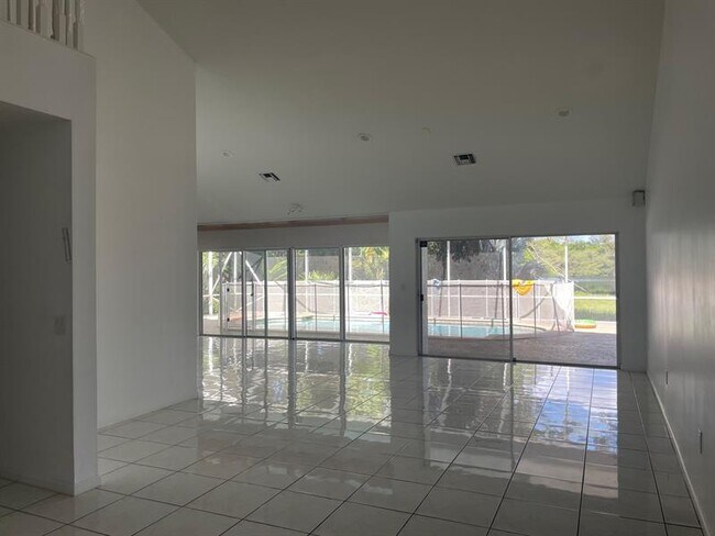 Building Photo - 5317 NW 67th Ave