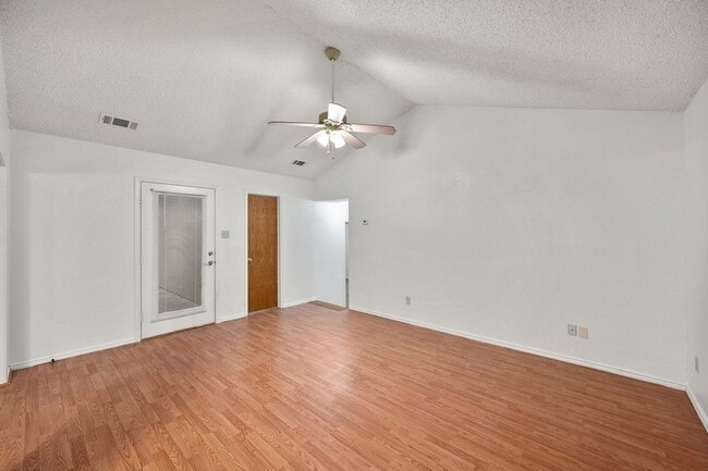 Building Photo - 6436 Ridglea Dr