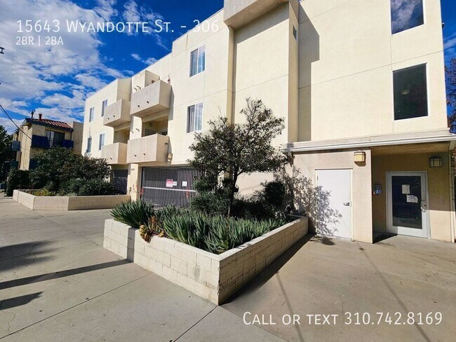 Primary Photo - 15643 Wyandotte St