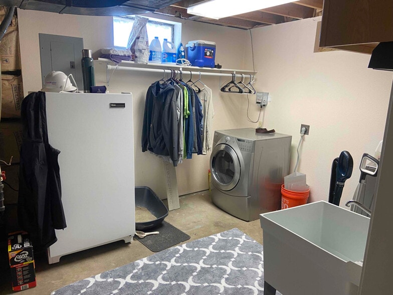 Building Photo - 1502 High St