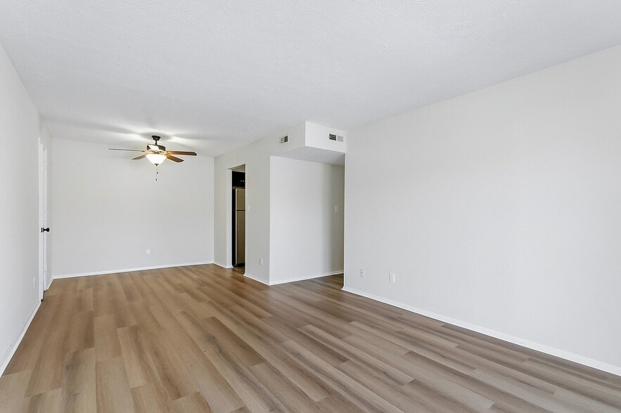 Brighton - Living Room - Devonshire Apartments