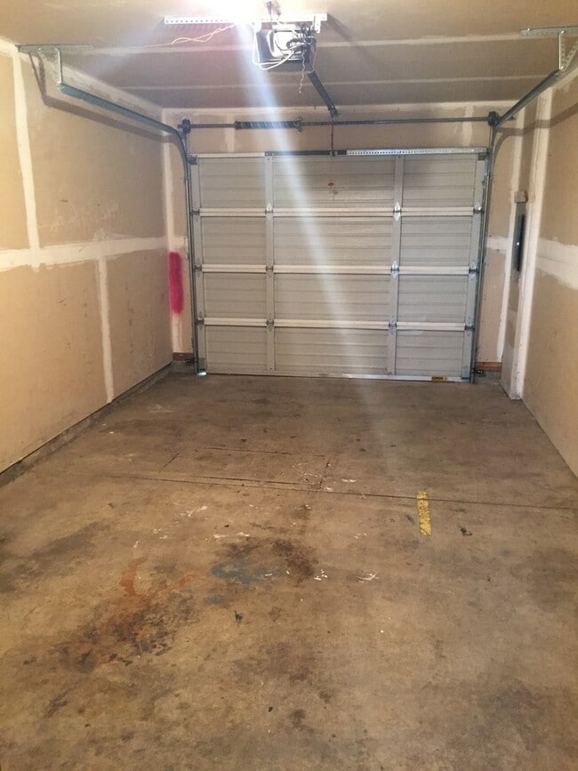 Building Photo - Pra3406