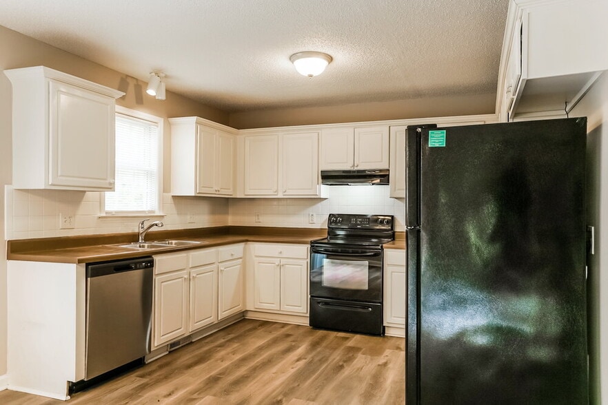 Building Photo - 185 Jared Dr