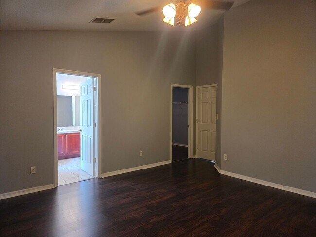 Building Photo - Move in Ready 3/2 in Sunset Village