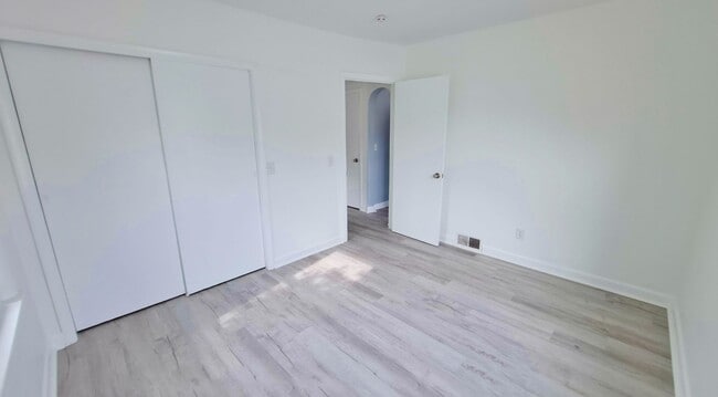 Building Photo - 4 Bed / 2 Bath Single Family Home