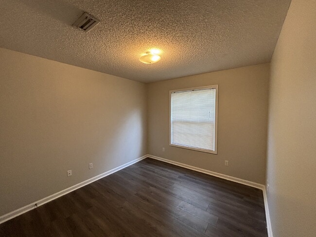 Building Photo - 165 Radford Cir