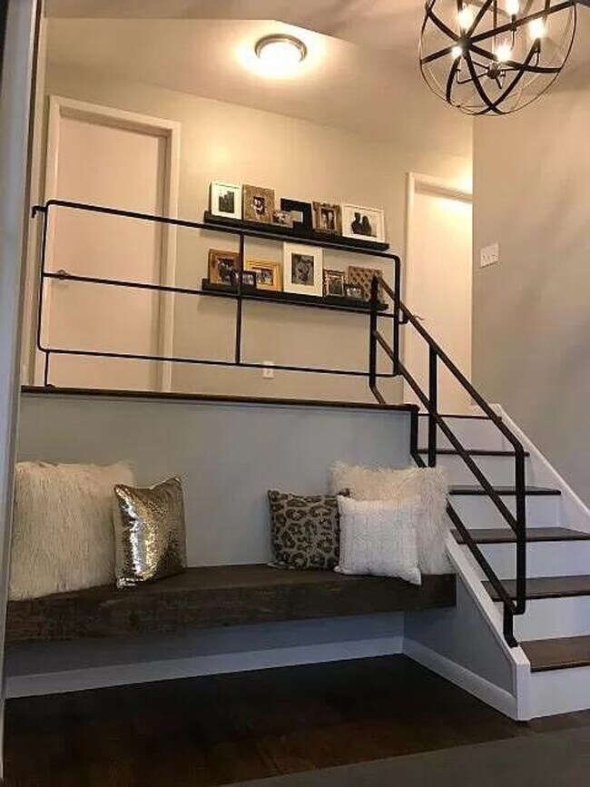 Building Photo - Charming 3-Bedroom Westlake Retreat with Prime Location and Serene Backyard Oasis