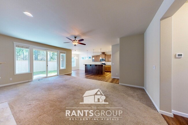Building Photo - Beautiful 5 Bedroom 4 Bath Home in the sou...