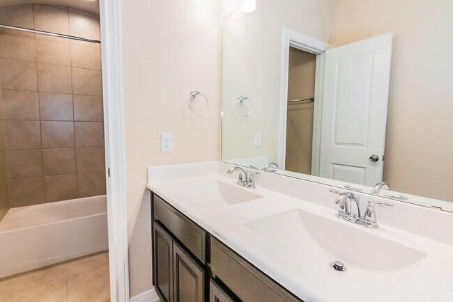 Building Photo - 25618 Fleming Lodge Ln