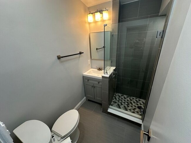 Building Photo - Beautiful 3 bedroom, 2 bath home located i...