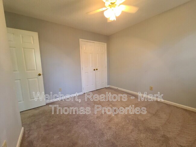 Building Photo - 110 Topsail Ct
