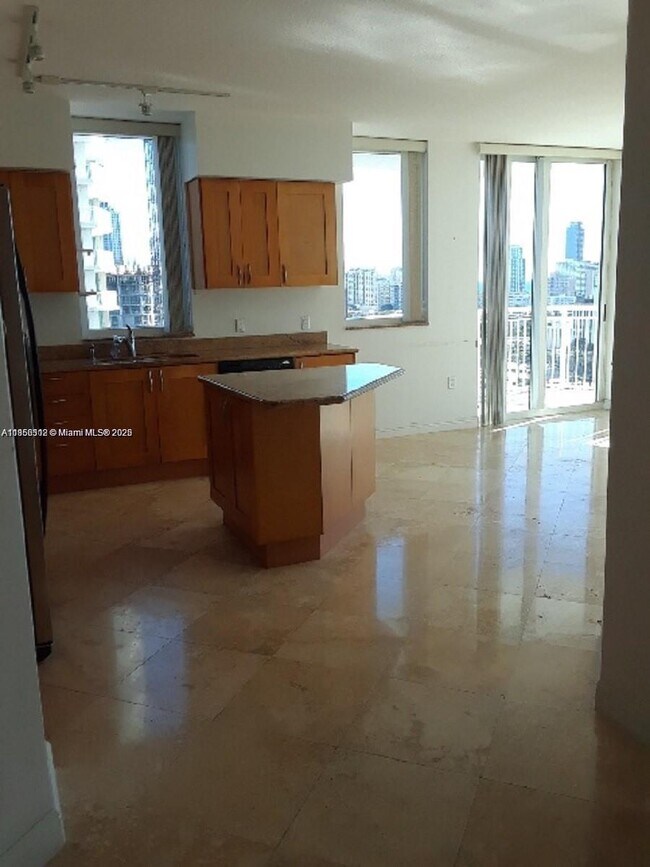 Building Photo - 1745 E Hallandale Beach Blvd