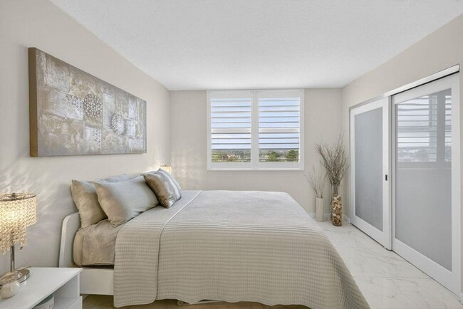 Building Photo - 3091 N Course Dr