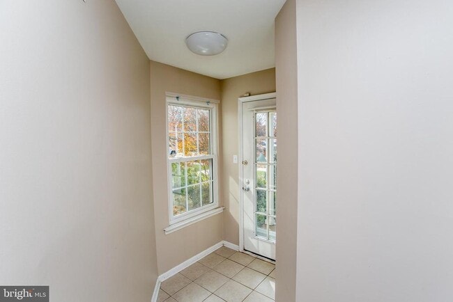 Building Photo - 10014 Beacon Hill Dr