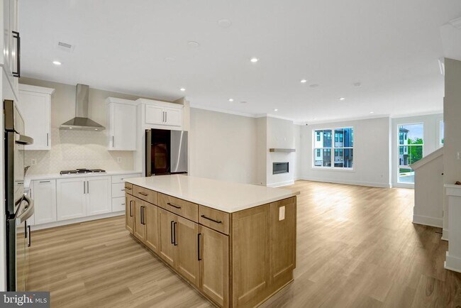 Building Photo - 9418 Dandelion Dr