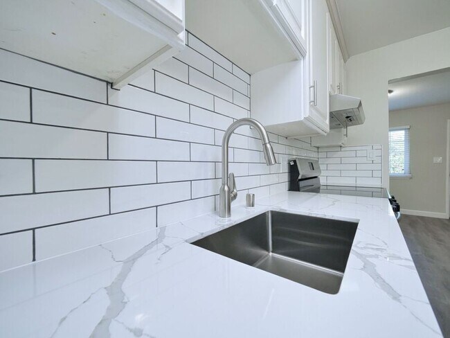 Building Photo - 16016 Marcella St