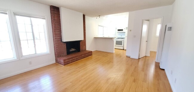 LIVING ROOM - 3822 Ocean Dr