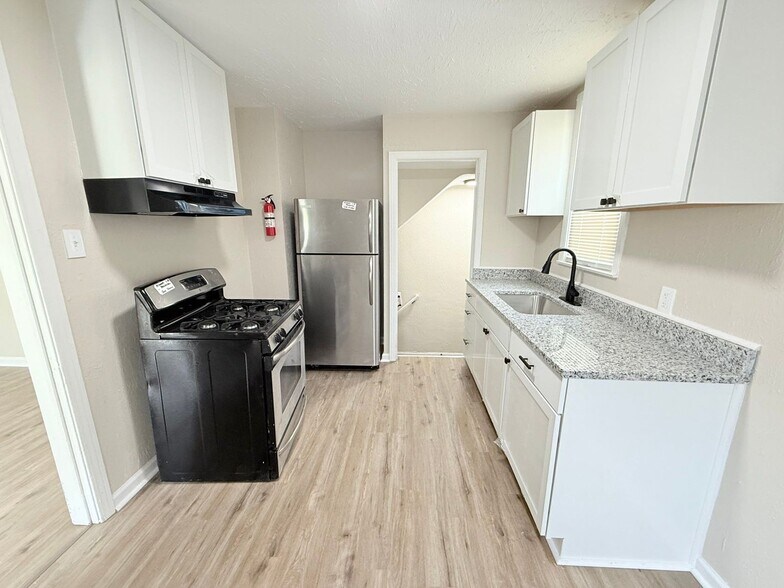 Building Photo - Freshly Renovated Single Family Home In De...