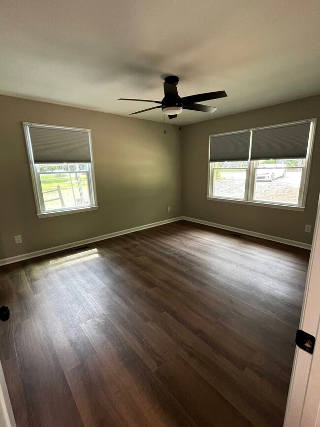 Building Photo - 5620 Blue Spruce Dr