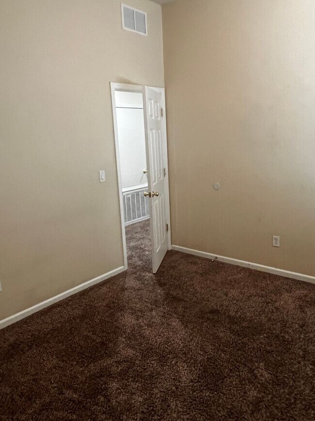 Building Photo - 3726 Deutz Dr