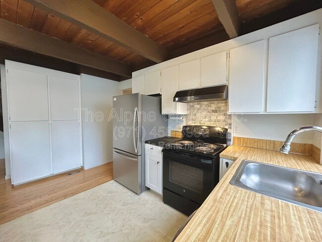 Building Photo - 4905 SW 152nd Ave