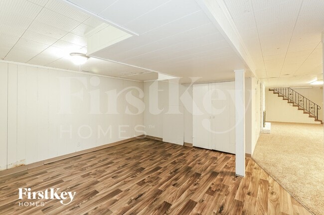 Building Photo - 6311 N Lenox Ave