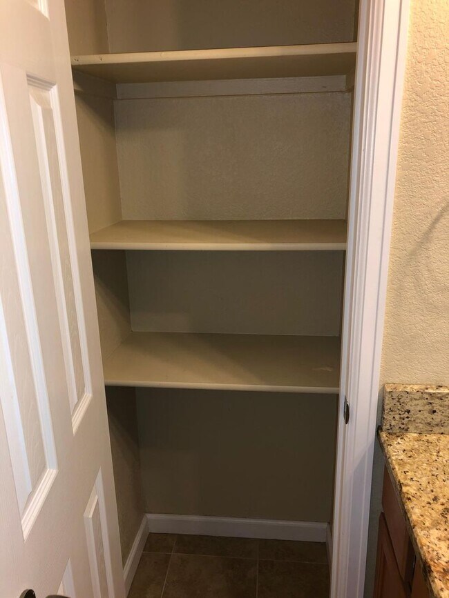 Building Photo - 2 bed 2 bath condo in a Central East Boulder location. Perfecting for Commuting!