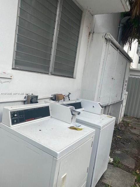 Building Photo - 8132 Harding Ave