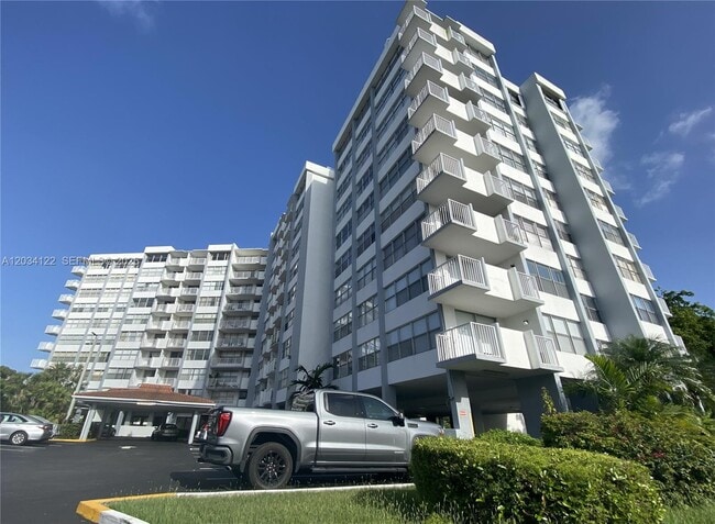 Building Photo - 1200 NE Miami Gardens Dr