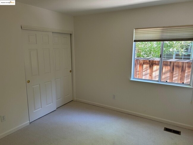 Building Photo - 63 Goldmeadow Ct